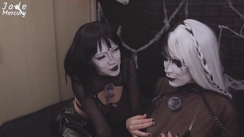 La fiesta de halloween estaba aburridisima mejor follamos