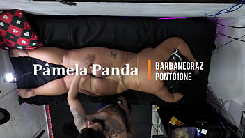 Ele não é bom na massagem mas me fudeu com força e me fez molhar tudo