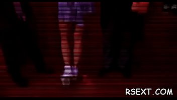 Hottie takes it up the booty