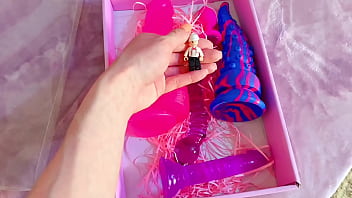 Mia's mimi giantess surprise package