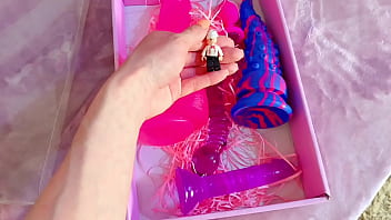 Mia's mimi giantess surprise package