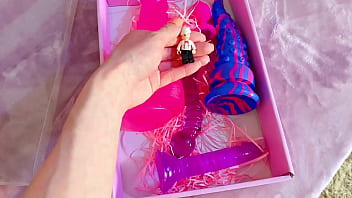 Mia's mimi giantess surprise package