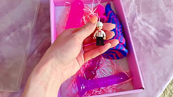 Mia's mimi giantess surprise package