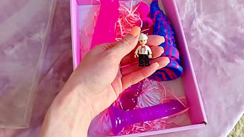 Mia's mimi giantess surprise package