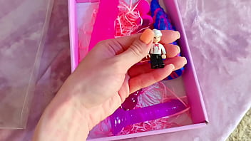 Mia's mimi giantess surprise package