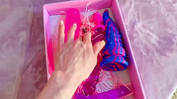 Mia's mimi giantess surprise package