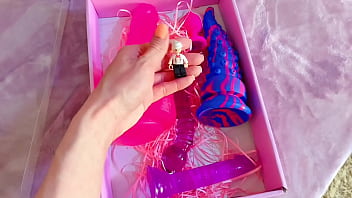 Mia's mimi giantess surprise package