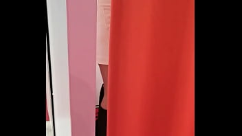 Quand je fais du shopping je ne porte jamais de culotte et j'aime laisser le