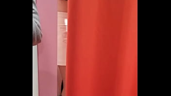 Quand je fais du shopping je ne porte jamais de culotte et j'aime laisser le