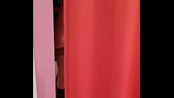 Quand je fais du shopping je ne porte jamais de culotte et j'aime laisser le