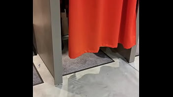 Quand je fais du shopping je ne porte jamais de culotte et j'aime laisser le