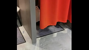 Quand je fais du shopping je ne porte jamais de culotte et j'aime laisser le