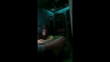 Cogemos en cuatro y de misionero cuando apagamos las luces