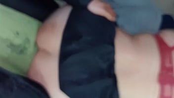 Cogemos en cuatro y de misionero cuando apagamos las luces