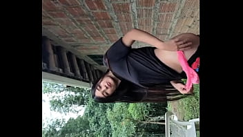 Yuliethgomez se toca en el parque y muestra su coño y se quita toda la ropa en publico