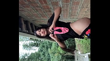 Yuliethgomez se toca en el parque y muestra su coño y se quita toda la ropa en publico