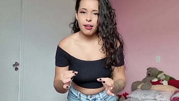 Joi pego se masturbando morena gostosa mandando voce gozar pra ela