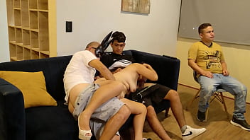 Intercambio de parejas termina en orgia con fotorgrafo