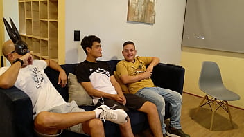 Intercambio de parejas termina en orgia con fotorgrafo