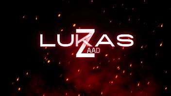 Ela me deixou duro no boquete e acabou com a bucetinha lotada de porra de novo