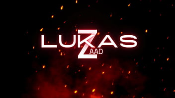 Ela me deixou duro no boquete e acabou com a bucetinha lotada de porra de novo