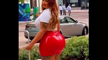 Algo pasado de lanza el trasero de mariela