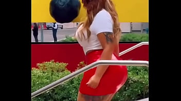 Algo pasado de lanza el trasero de mariela