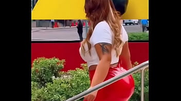 Algo pasado de lanza el trasero de mariela