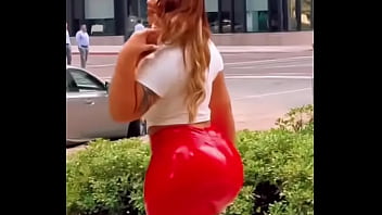 Algo pasado de lanza el trasero de mariela