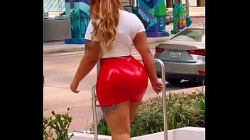 Algo pasado de lanza el trasero de mariela