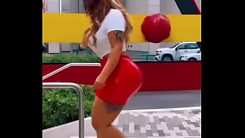 Algo pasado de lanza el trasero de mariela