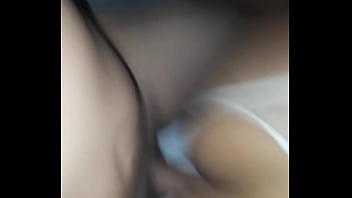 Con su tanguita de lado