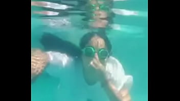 Bañándose antes de p3n3trarla