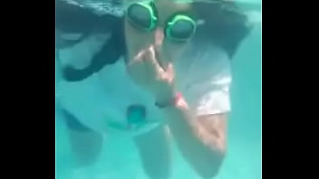 Bañándose antes de p3n3trarla