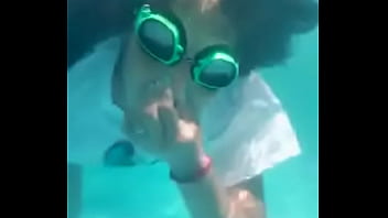 Bañándose antes de p3n3trarla