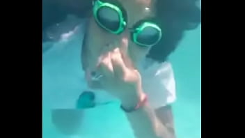 Bañándose antes de p3n3trarla