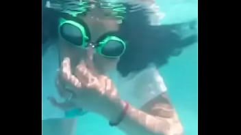 Bañándose antes de p3n3trarla