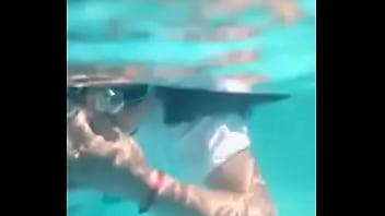 Bañándose antes de p3n3trarla