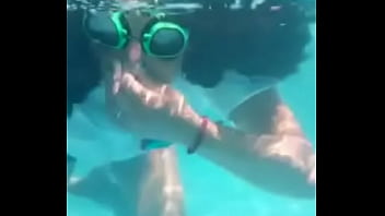 Bañándose antes de p3n3trarla