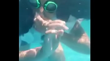 Bañándose antes de p3n3trarla