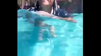 Bañándose antes de p3n3trarla Bañándose antes de p3n3trarla