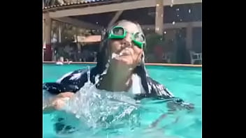 Bañándose antes de p3n3trarla