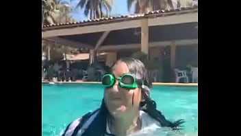 Bañándose antes de p3n3trarla