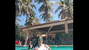 Bañándose antes de p3n3trarla