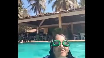 Bañándose antes de p3n3trarla