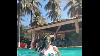 Bañándose antes de p3n3trarla