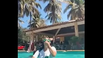 Bañándose antes de p3n3trarla