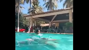 Bañándose antes de p3n3trarla