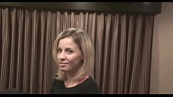 Swingeing blonde sweetie blows like a champ Swingeing blonde sweetie blows like a champ
