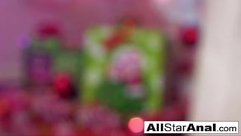 Hot babe puts it in the butt